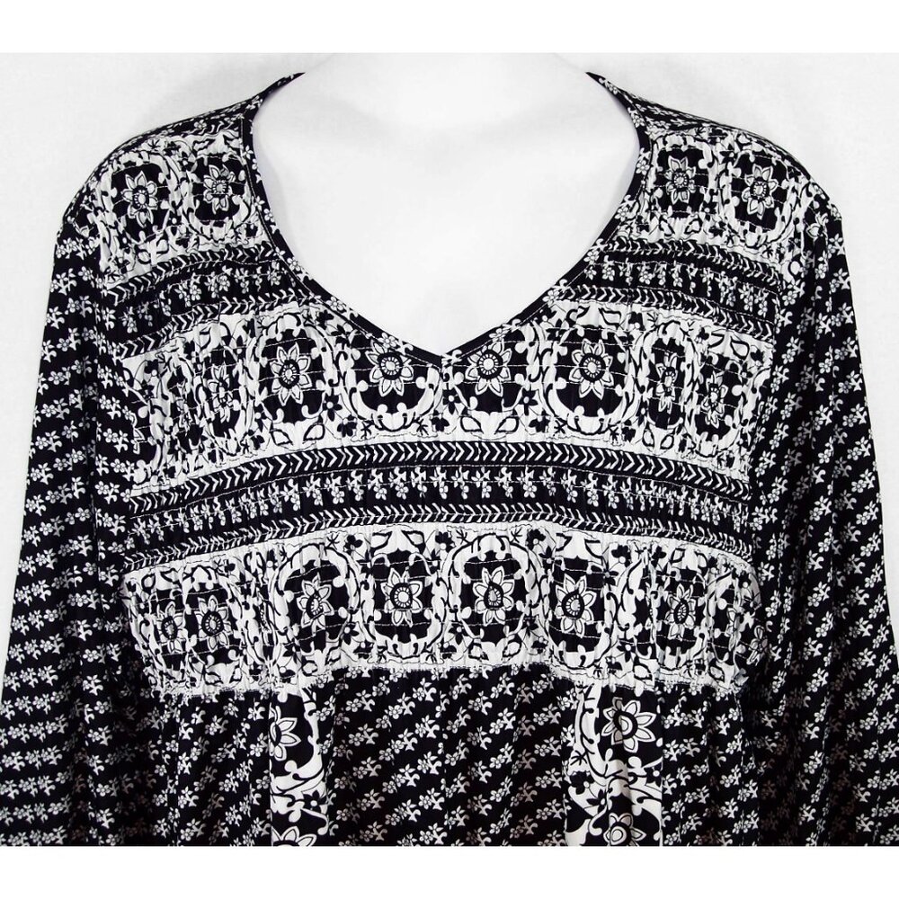 Black & White 6X Tunic Top Empire Waist 3/4 sleeve V-Neck Measures To Be 3X/4X - Picture 6 of 13